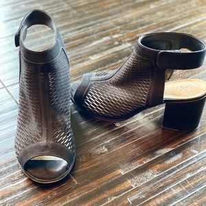 Vince Camuto Shooties / Booties sz 9.5